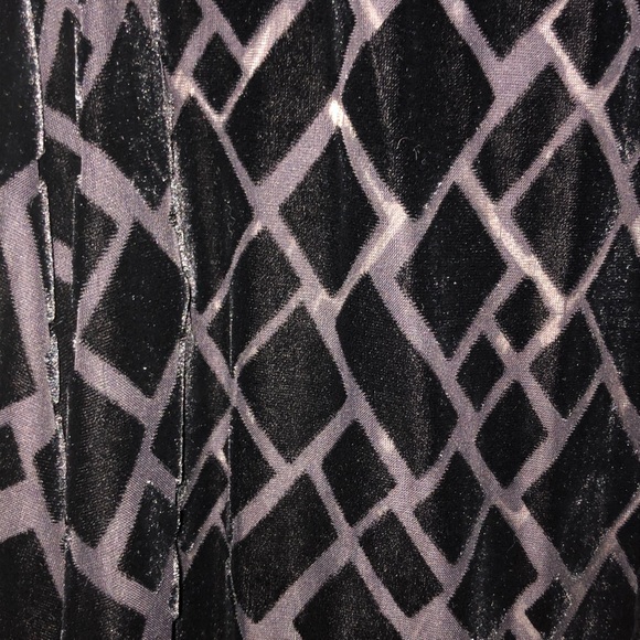 Elegant Black Blouse - Picture 5 of 5